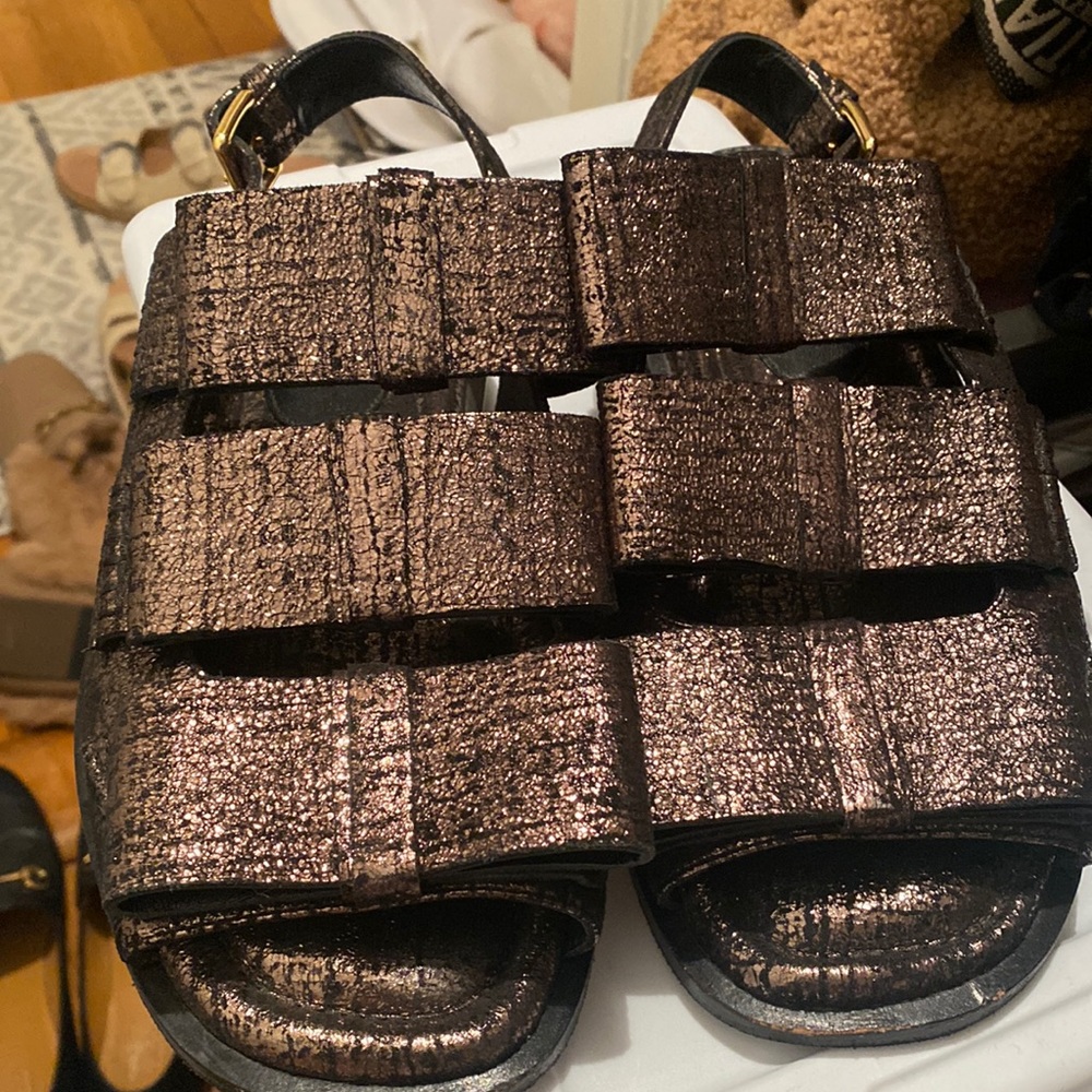 Marni Metallic Rose Gold Cracked Leather Triple Bow Flat Fussbet Sandals